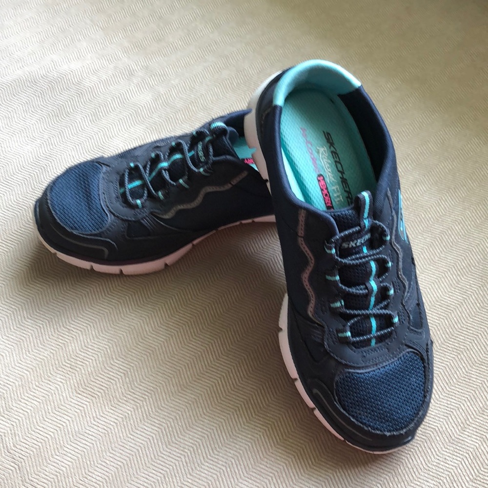 Sketchers slip on size 6